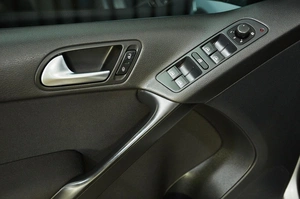 Внедорожник Volkswagen Tiguan 2013 года, 1350000 рублей, Красноярск