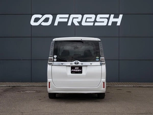 Минивэн Toyota Voxy 2019 года, 2350000 рублей, Краснодар