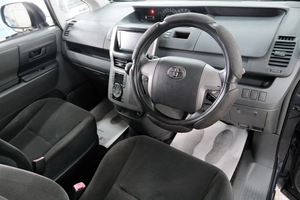 Минивэн Toyota Voxy 2008 года, 1179000 рублей, Омск
