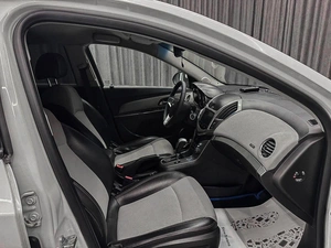 Хетчбэк Chevrolet Cruze 2013 года, 715000 рублей, Красноярск