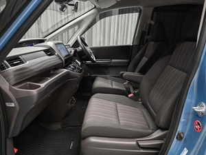 Минивэн Honda Freed 2017 года, 1325000 рублей, Красноярск