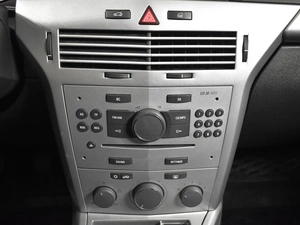 Седан Opel Astra 2011 года, 485200 рублей, Казань
