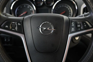 Хетчбэк Opel Astra 2011 года, 819000 рублей, Омск