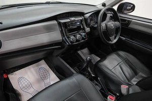 Седан Toyota Corolla Axio 2013 года, 1199000 рублей, Новокузнецк