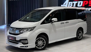 Минивэн Honda Stepwgn Spada 2017 года, 1987000 рублей, Красноярск