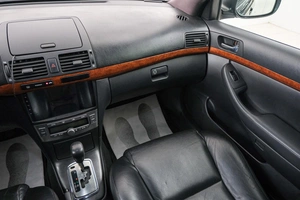 Седан Toyota Avensis 2008 года, 999000 рублей, Красноярск