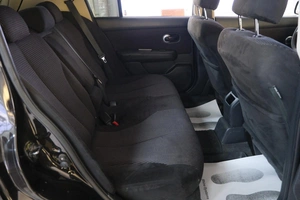 Хетчбэк Nissan Tiida 2010 года, 879000 рублей, Омск
