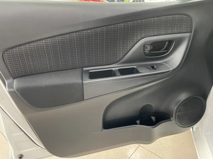 Хетчбэк Toyota Vitz 2017 года, 997000 рублей, Солонцы