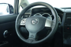 Хетчбэк Nissan Tiida 2010 года, 789000 рублей, Омск