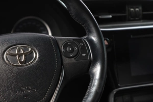 Седан Toyota Corolla 2018 года, 1899000 рублей, Новосибирск