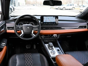 Внедорожник Mitsubishi Outlander 2023 года, 3850000 рублей, Волгоград