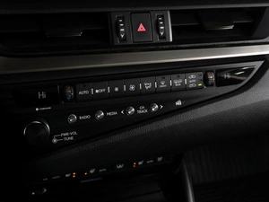 Седан Lexus ES 2019 года, 3649000 рублей, Тюмень