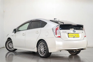 Лифтбек Toyota Prius 2015 года, 1539000 рублей, Челябинск