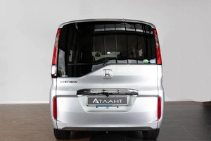 Минивэн Honda Stepwgn 2017 года, 1799000 рублей, Красноярск