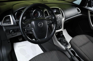 Хетчбэк Opel Astra 2011 года, 709000 рублей, Челябинск