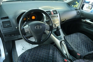 Хетчбэк Toyota Auris 2007 года, 859000 рублей, Омск