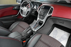 Хетчбэк Opel Astra GTC 2013 года, 1439000 рублей, Тюмень