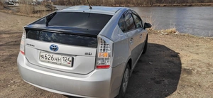 Лифтбек Toyota Prius 2011 года, 1050000 рублей, Канск