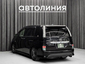 Минивэн Toyota Isis 2012 года, 1270000 рублей, Красноярск