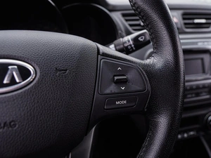 Седан Kia Rio 2012 года, 990000 рублей, Волгоград