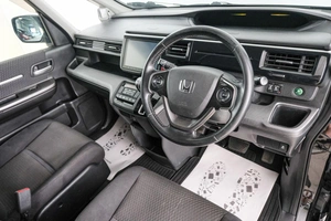 Минивэн Honda Stepwgn Spada 2015 года, 1699000 рублей, Красноярск