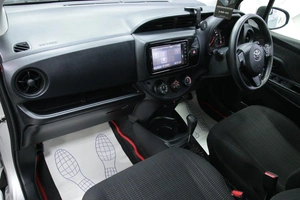 Хетчбэк Toyota Vitz 2017 года, 958000 рублей, Солонцы