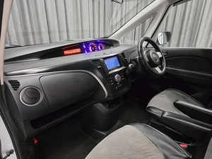 Минивэн Mazda Biante 2011 года, 1070000 рублей, Красноярск