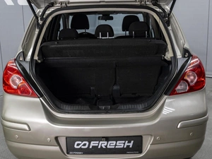 Хетчбэк Nissan Tiida 2010 года, 709000 рублей, Омск