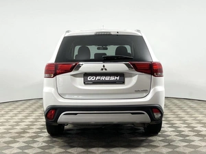 Внедорожник Mitsubishi Outlander 2021 года, 2250000 рублей, Казань