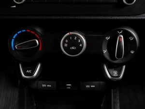 Седан Kia Rio 2021 года, 1599000 рублей, Тюмень