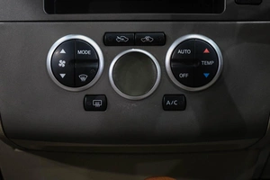 Седан Nissan Tiida Latio 2005 года, 439000 рублей, Новокузнецк