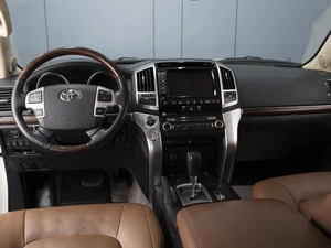 Внедорожник Toyota Land Cruiser 2015 года, 3350000 рублей, Омск