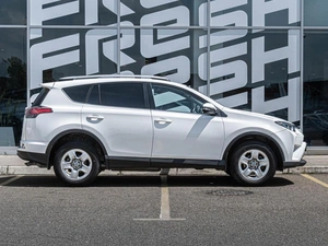 Внедорожник Toyota RAV4 2017 года, 1598000 рублей, Краснодар