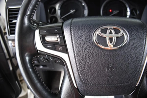 Внедорожник Toyota Land Cruiser 2017 года, 7300000 рублей, Пермь