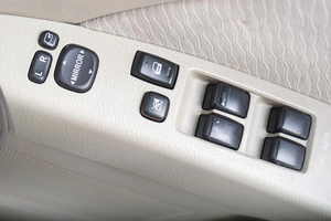 Минивэн Toyota Isis 2009 года, 1229000 рублей, Томск