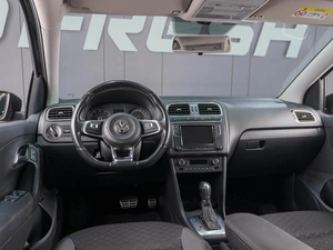Седан Volkswagen Polo 2018 года, 1299000 рублей, Сургут