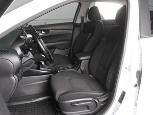 Седан Kia Cerato 2019 года, 1820000 рублей, Красный Пахарь