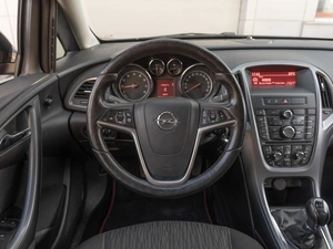 Седан Opel Astra 2013 года, 929000 рублей, Саратов