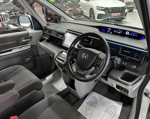 Минивэн Honda Stepwgn 2017 года, 1730000 рублей, Красноярск