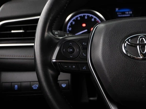 Седан Toyota Camry 2020 года, 2449999 рублей, Москва