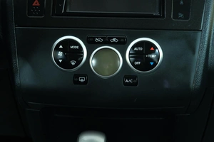 Хетчбэк Nissan Tiida 2010 года, 789000 рублей, Омск