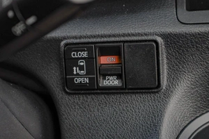 Минивэн Toyota Sienta 2019 года, 1669000 рублей, Челябинск