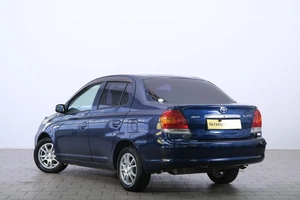 Седан Toyota Platz 2003 года, 399000 рублей, Омск