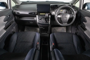 Минивэн Toyota Wish 2012 года, 1189000 рублей, Сургут