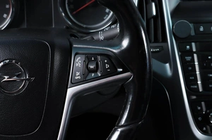 Хетчбэк Opel Astra GTC 2012 года, 739000 рублей, Челябинск