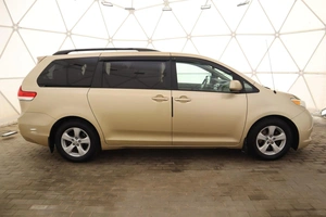 Минивэн Toyota Sienna 2011 года, 2000000 рублей, Обнинск