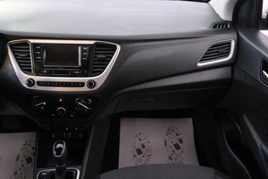 Седан Hyundai Solaris 2017 года, 1299000 рублей, Омск