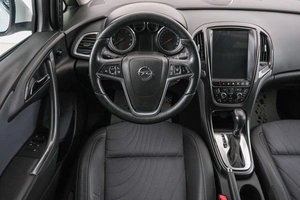 Седан Opel Astra 2014 года, 999000 рублей, Красноярск