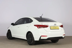 Седан Hyundai Solaris 2017 года, 979000 рублей, Новосибирск