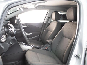 Хетчбэк Opel Astra 2011 года, 640000 рублей, Омск